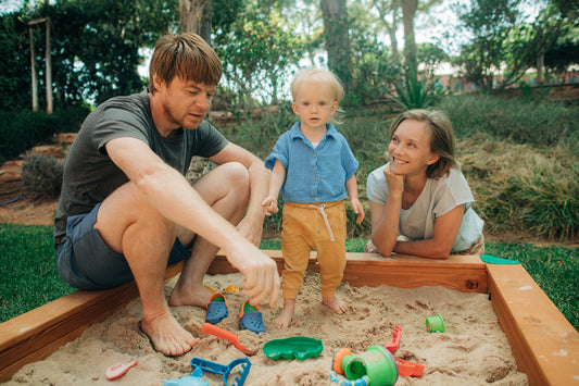 Sandkasten kaufen: Material, Größe, Spielsand & Pflege richtig wählen