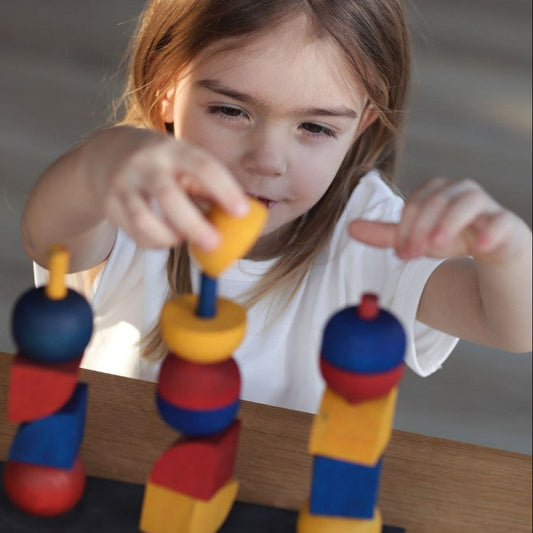 Die besten Montessori Spielzeuge für 2-Jährige: Entdecken und Spielen!
