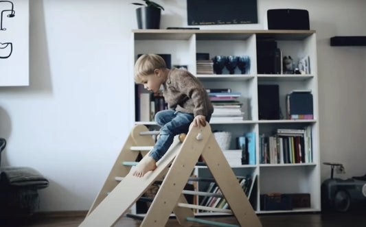 Die Vorteile des Pikler Dreiecks: Spielend Lernen und Motorik Fördern für Kleine Entdecker