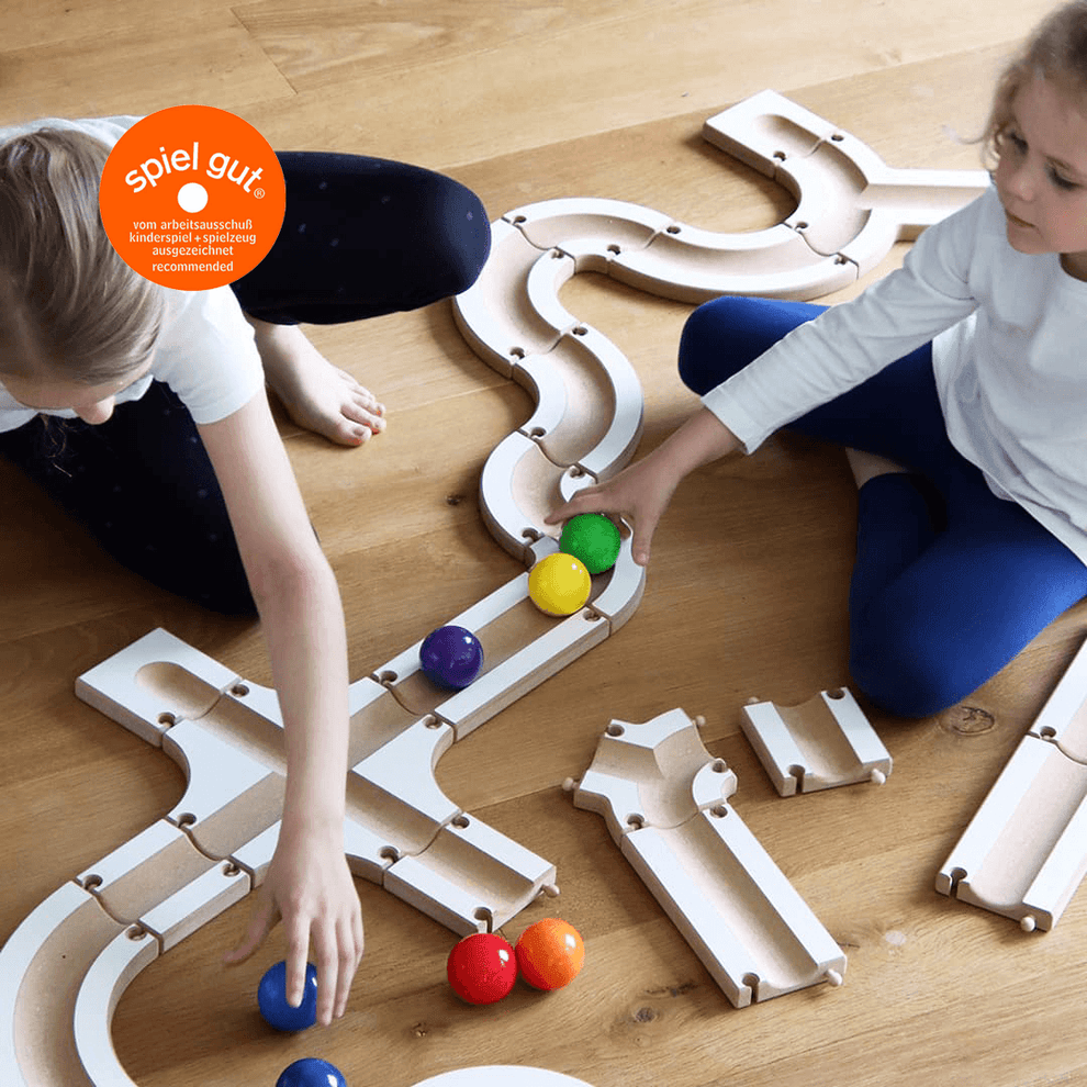 SINA Holzspielzeug und Kugelbahn