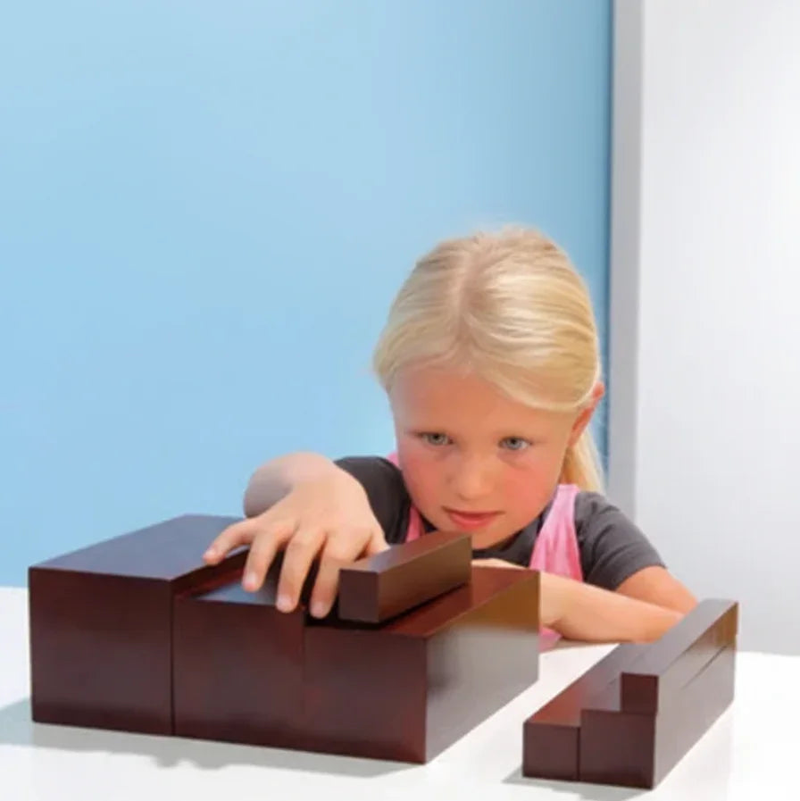 Montessori Braune Treppe | Nienhuis