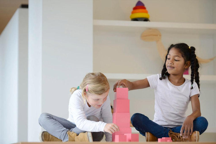 Montessori Rosa Turm von Nienhuis – Ein Klassiker! - verysuperb